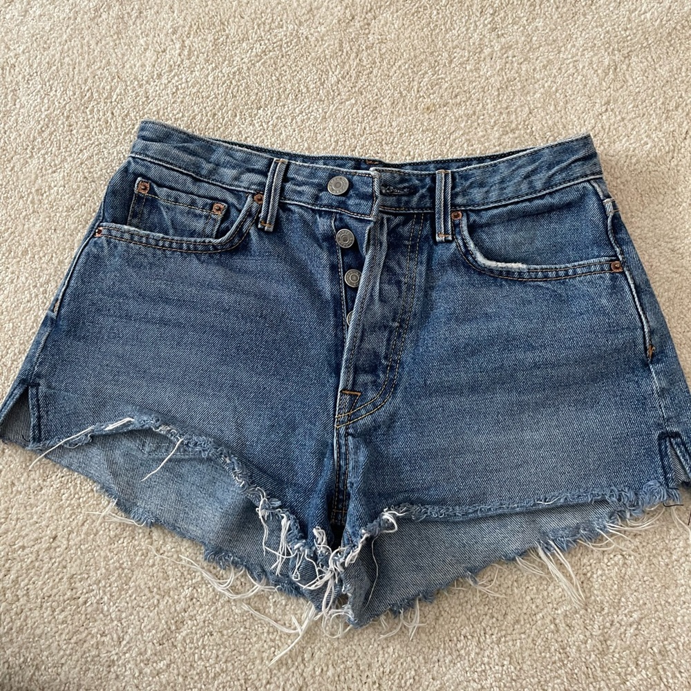 girlfriend jean shorts size 25